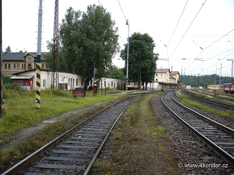 P1000562.JPG - Budova vlevo bude také zbourána