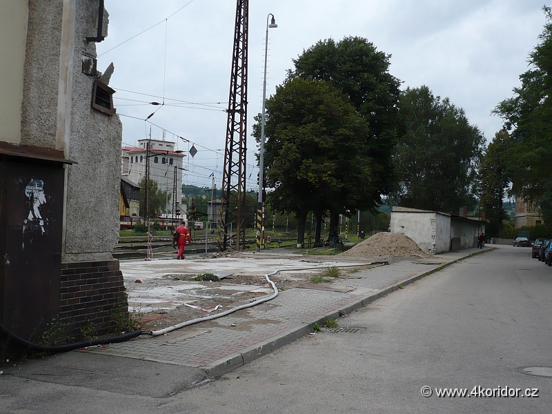 P1000707.JPG - Pohled z ulice na bývalou hospodu