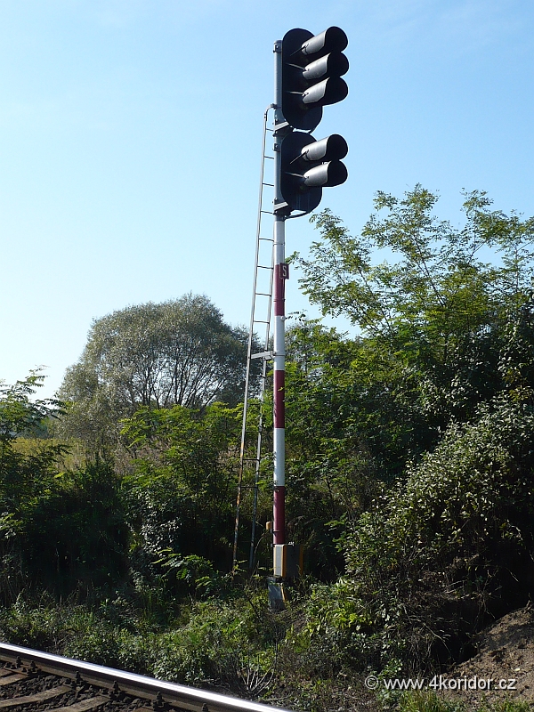 P1000811.JPG - Vjezdové návěstidlo "S" žst.Čerčany