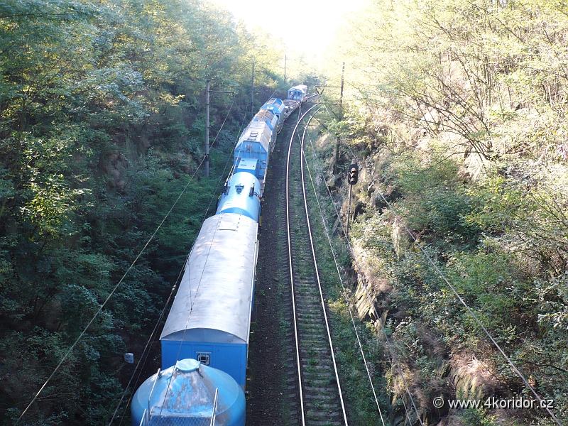 P1000792.jpg - Z mostu ke Čtyřkolům...