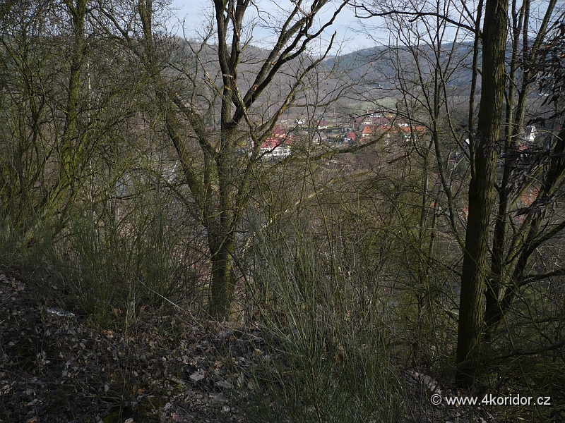 P1010006.JPG - Opět vpravo do údolí Sázavy