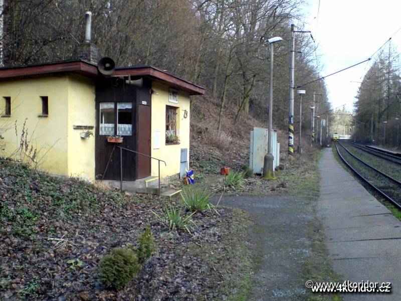 200703021834_070213_Mrac_hradlo+1835.jpg - Budova Hr.Mrač