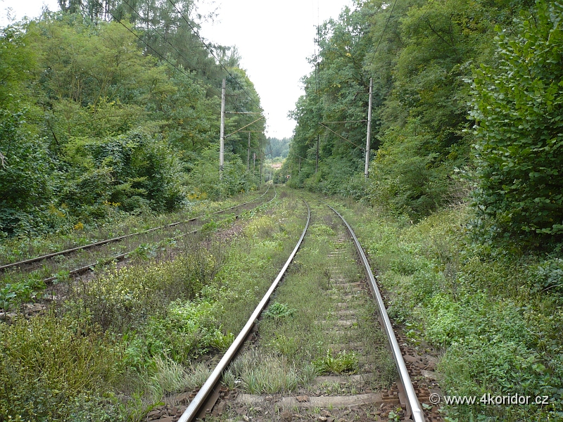 P1000679.JPG - Od Čerčan k zastávce a hradlu Mrač