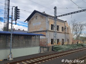 Chodov - demolice výpravní budovy; duben 2024