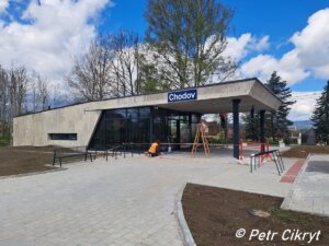 Chodov - nový odbavovací objekt, podchod, nástupiště; duben 2024