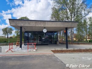 Chodov - nový odbavovací objekt, podchod, nástupiště; duben 2024