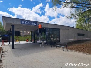 Chodov - nový odbavovací objekt, podchod, nástupiště; duben 2024