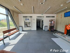 Chodov - nový odbavovací objekt, podchod, nástupiště; duben 2024