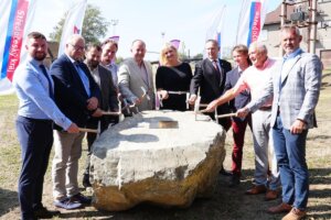 Olbramovice - slavnostní zahájení stavby P+R/B+R parkoviště u vlakového nádraží 6.9.2024